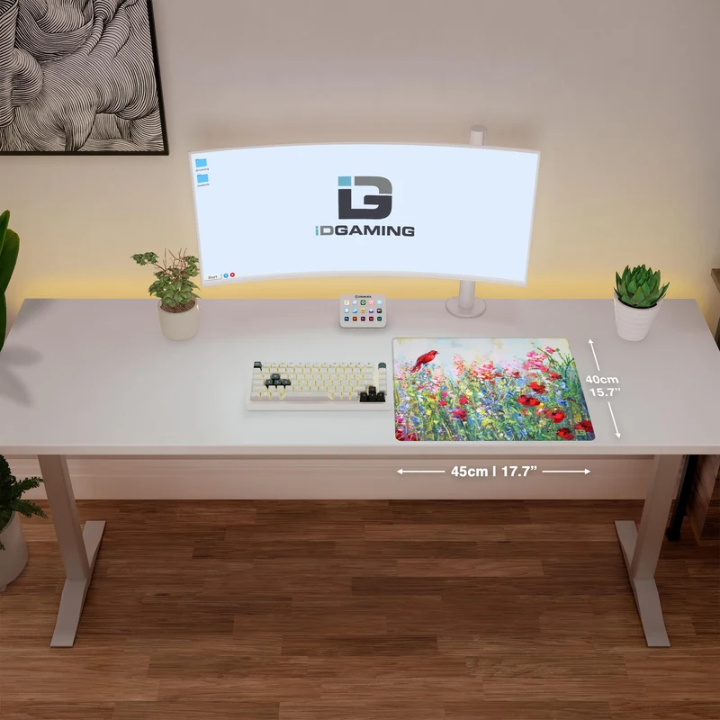 Kardinal unter den Wildblumen