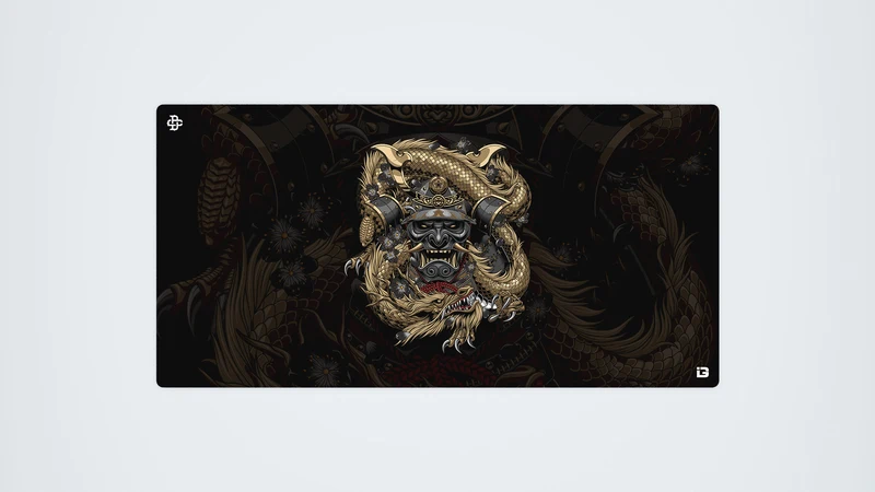 Samurai-Maske umarmt