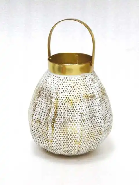 Latest HOME DECORATION ANTIQUE FILIGREE ROUND GOLD HURRICANE LANTERN