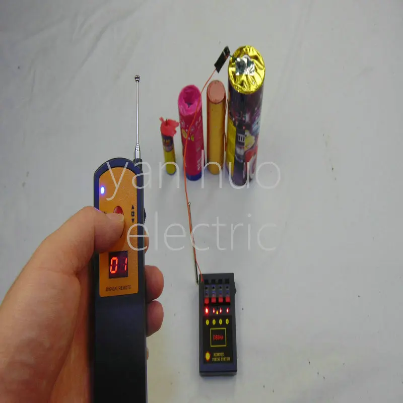 24 Cues Display Showing Smart Remote Christmas Festive Party Power Battery Fireworks Firing System Outdoor 100cues Transmitter