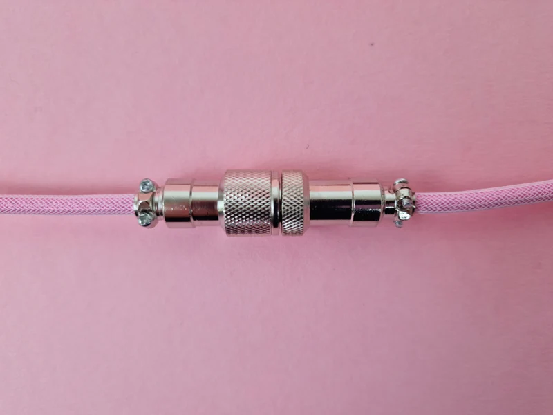 Gewendeltes Fliegerkabel in Flamingo-Rosa