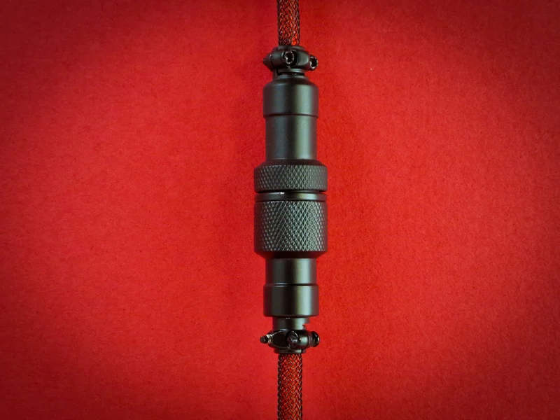 Blutrotes gewendeltes Fliegerkabel