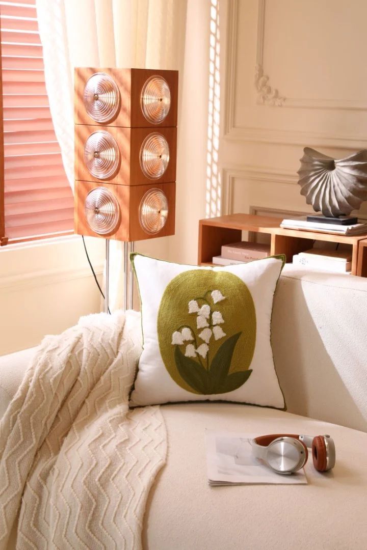 Nordic Towel Embroidered Embroidered Embroidered Pillow Living Room Cream Sofa Cushion Flower Model Room Bay Window Cushion Cover