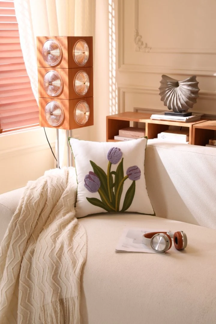 Nordic Towel Embroidered Embroidered Embroidered Pillow Living Room Cream Sofa Cushion Flower Model Room Bay Window Cushion Cover