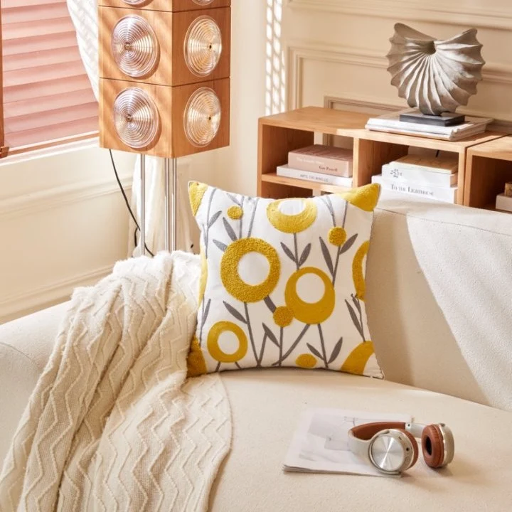 Nordic Towel Embroidered Embroidered Embroidered Pillow Living Room Cream Sofa Cushion Flower Model Room Bay Window Cushion Cover