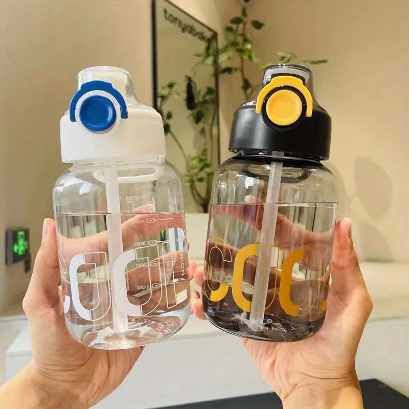 700ml/23.67oz Hot and Cold Resistant Large Capacity Plastic Portable Sports Water Bottle With Straw and Capacity Scale