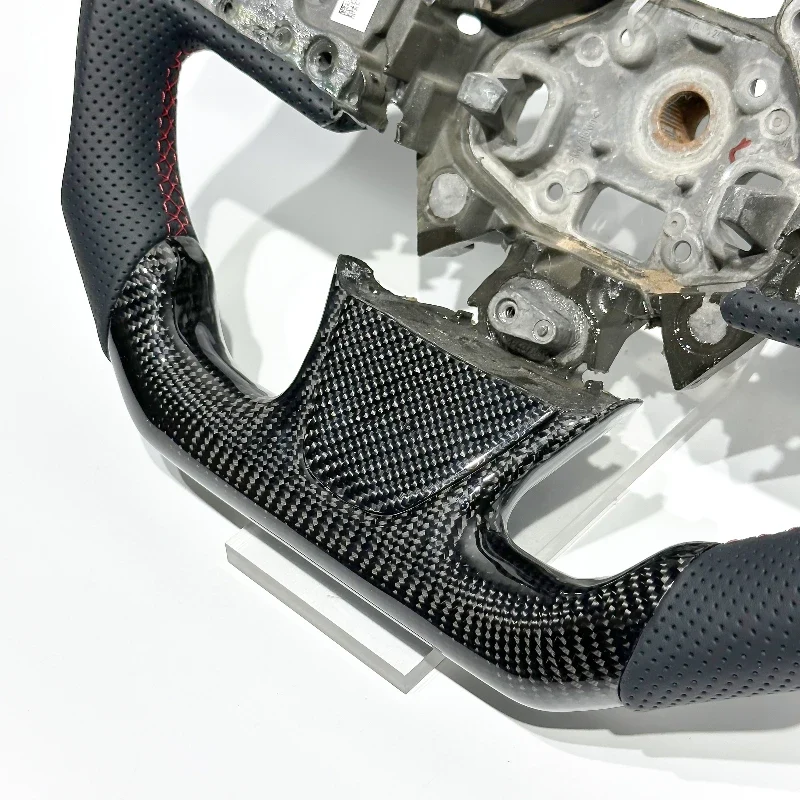 EU Warehouse in Stock High-quality Glossy Carbon Fiber Perforated Leather Car Steering Wheel for Renault Megane 4