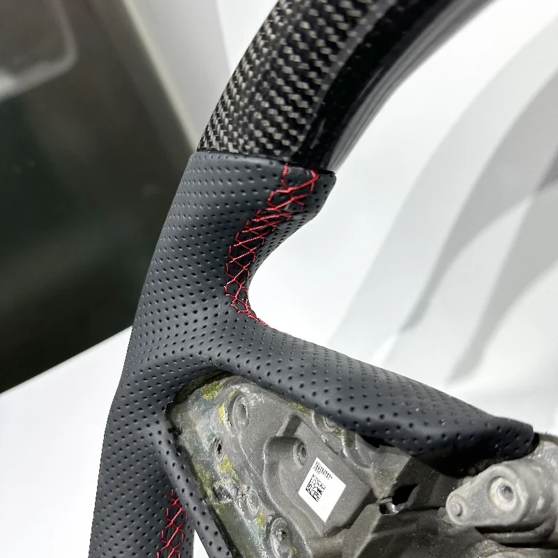 EU Warehouse in Stock High-quality Glossy Carbon Fiber Perforated Leather Car Steering Wheel for Renault Megane 4