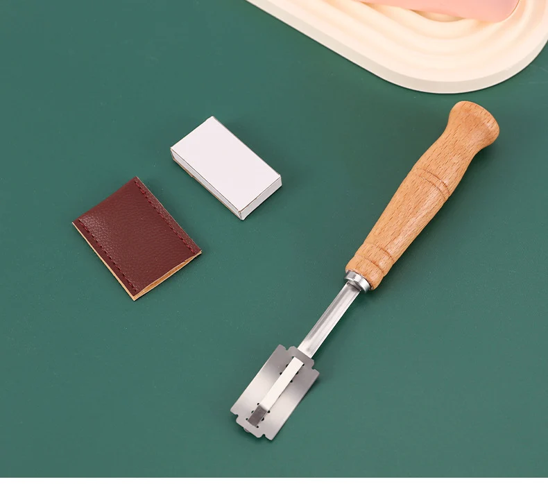 Wooden Handle Curved Bread Cutter Creative Stainless Steel Bread Trimming Knife Dough Dividing Knife European Style Baguette Cutting Pattern