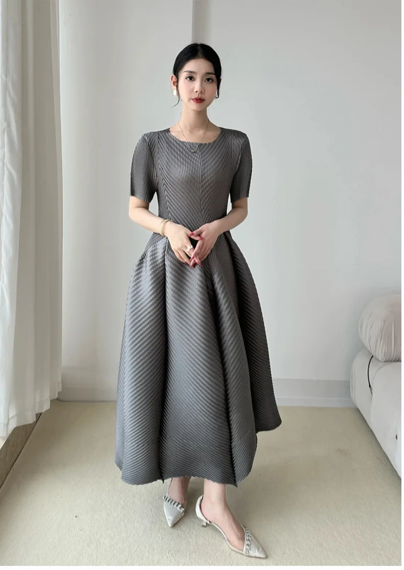 LANMREM High End Purple Pleated Women's Dress 2025 New Round Neck Short Sleeved Spliced Design Ball Gown Summer Dresses 2DB3489