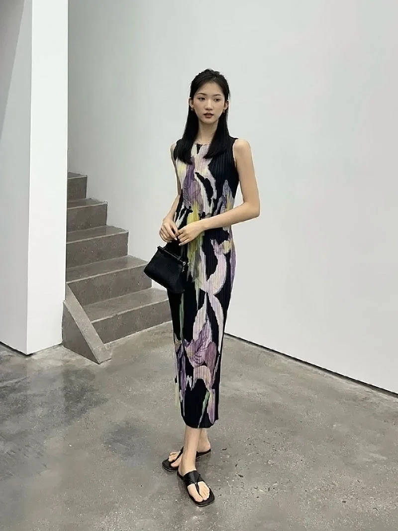 In Stock Miyake Dress Printed Elegant Elegant High-End Loose Slimming Look Elegant Round Neck Sleeveless Pleated Skirt