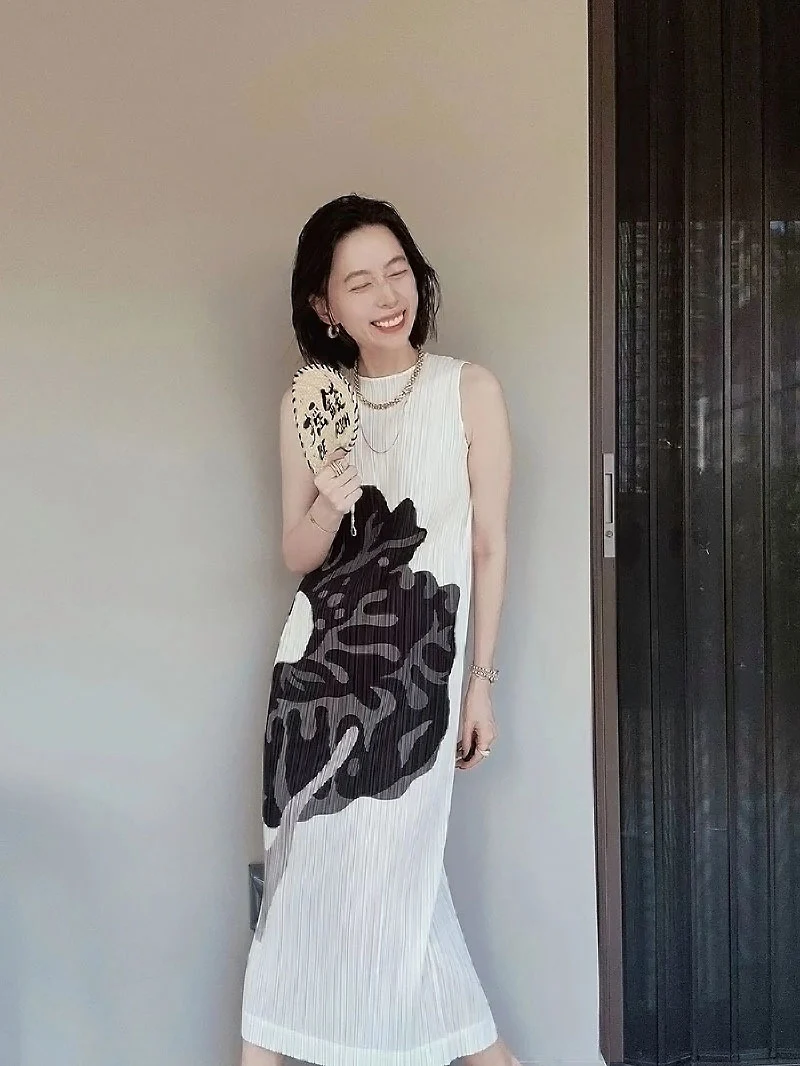 In Stock Miyake Dress Printed Elegant Elegant High-End Loose Slimming Look Elegant Round Neck Sleeveless Pleated Skirt