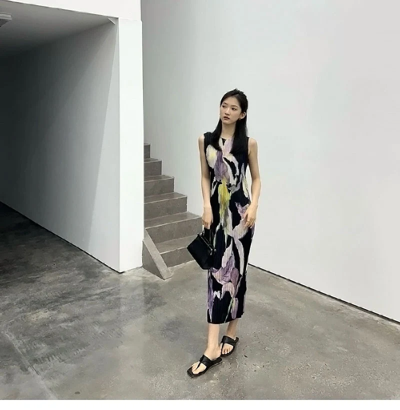 In Stock Miyake Dress Printed Elegant Elegant High-End Loose Slimming Look Elegant Round Neck Sleeveless Pleated Skirt