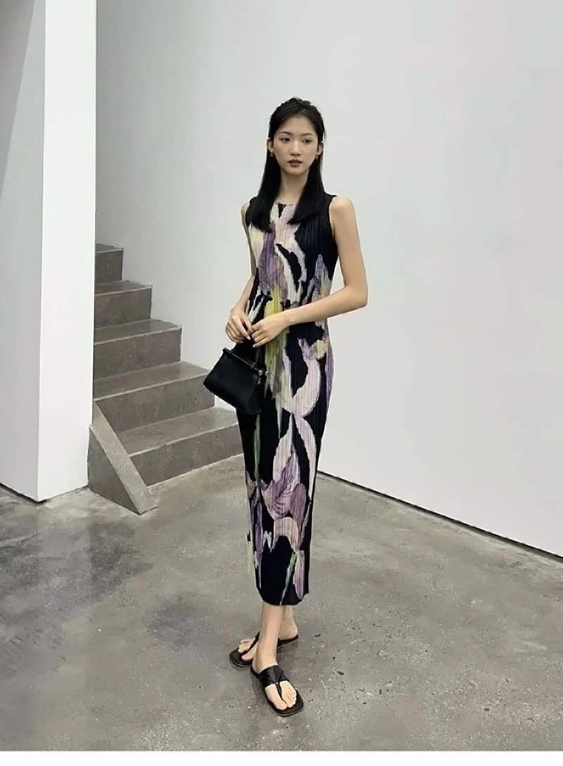 In Stock Miyake Dress Printed Elegant Elegant High-End Loose Slimming Look Elegant Round Neck Sleeveless Pleated Skirt