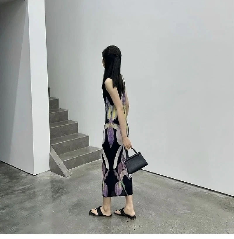 In Stock Miyake Dress Printed Elegant Elegant High-End Loose Slimming Look Elegant Round Neck Sleeveless Pleated Skirt