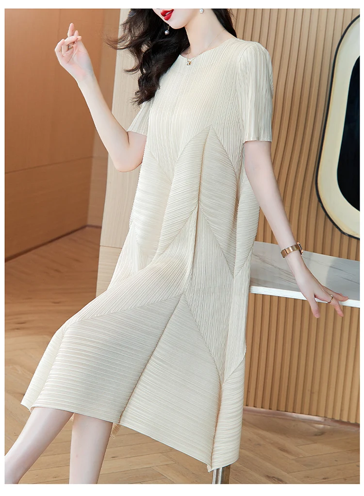 High-End Elegant Pleated Dress for Women, 2026 Summer New French Style Short-Sleeve Floral Dress