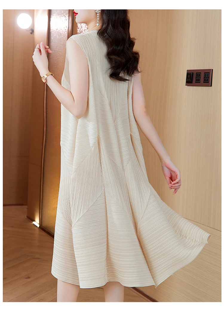 High-End Elegant Pleated Dress for Women, 2026 Summer New French Style Short-Sleeve Floral Dress