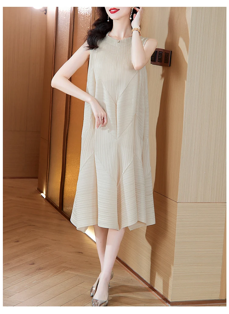 High-End Elegant Pleated Dress for Women, 2026 Summer New French Style Short-Sleeve Floral Dress