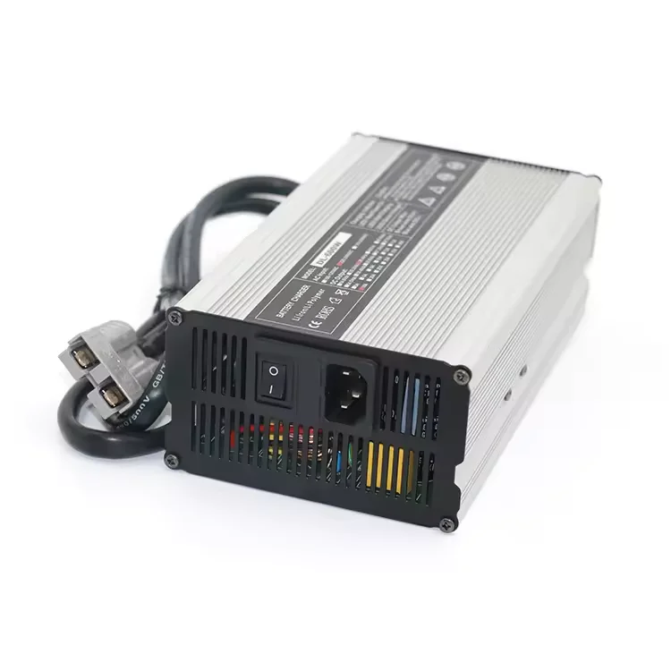 12V 15A 24V 10A 36 V6A 48V 5A 60V 4A 72V 3.5A 84V 2.5A Li Ion Battery Charger with Aluminium Shell for E-bike Chargers