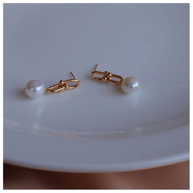 Natural Alien Baroque Freshwater Pearl Earrings Silver Needle Plated 14K Gold Horseshoe Chain Earrings Personalized Fashion Earrings