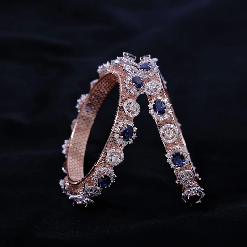 Elegant Women's 9K Rose Gold Oval Diamond Pacheli Bangle Natural IJ Color SI Clarity 10.74 CT Rhodium Plated IGI Certified