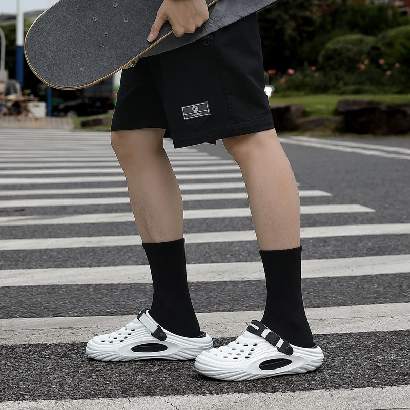 Trendy Men's Clogs Summer 2025 New Non-Slip Beach Surgical Operating Room Driving Outdoor Sandals Men's
