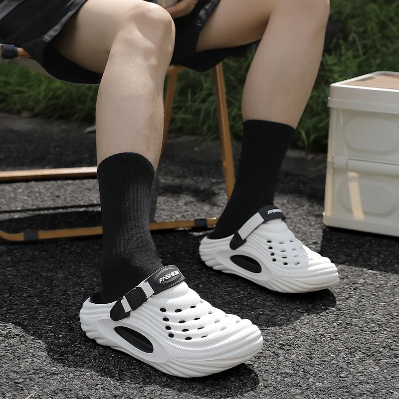 Trendy Men's Clogs Summer 2025 New Non-Slip Beach Surgical Operating Room Driving Outdoor Sandals Men's