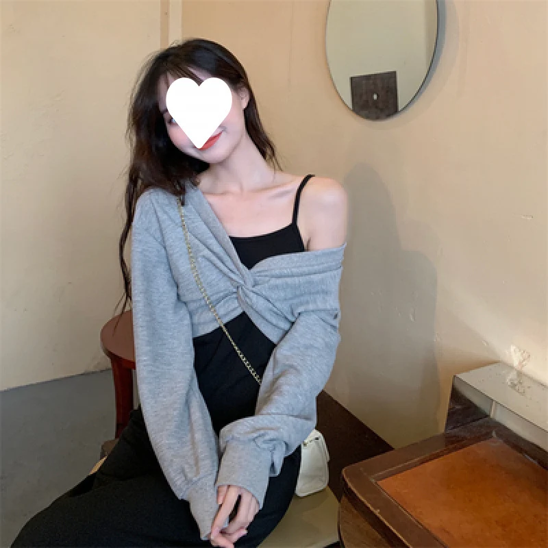 2026 Autumn Korean-Style Girl Group Dress with a Stylish Square Neckline, Waist-Cinching Design, Slimming Effect, Flared Sleeves, and Puffy Gown Dress