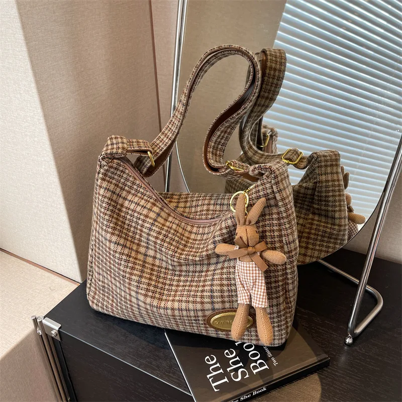 Stylish Crossbody Bag Trendy and Functional Shoulder Purse Sling Bags for Men and Women
