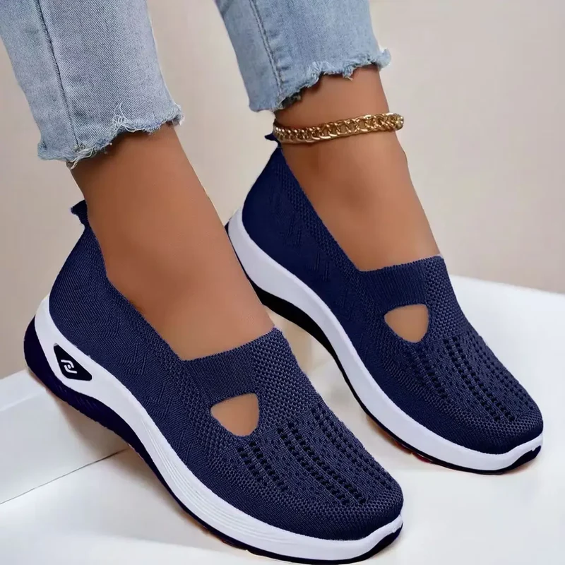 NY 2025 New lightweight summer breathable soft soled cloth shoes