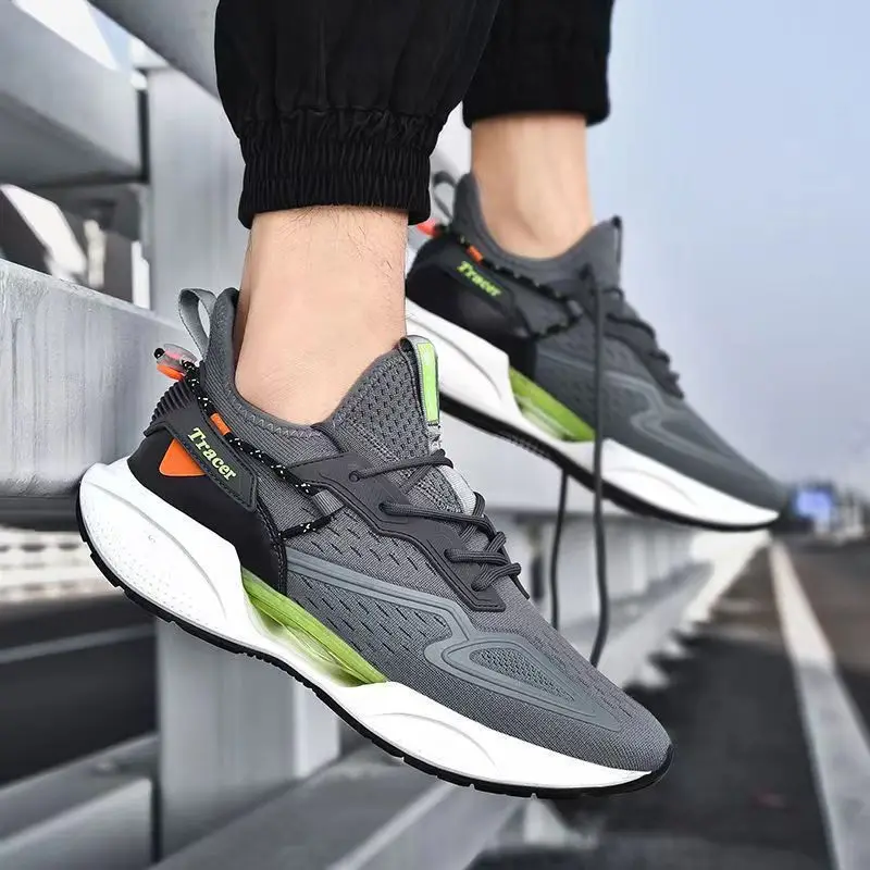 2026 Men's High-Toe Design Running Shoes Lace-Up Closure Fashion Trend Cotton Lining Rubber Insole Plastic Outsole Winter Season