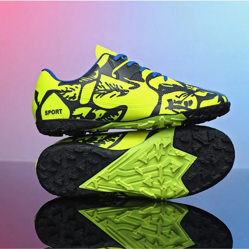 Men Anti Slip Soccer Spikes Shoes Wholesale High Top Youth Football CLeats Boots Artificial Turf Soccer Shoe