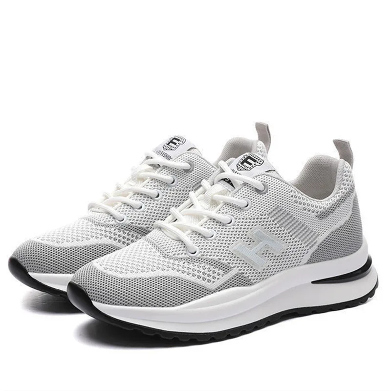 Spring Summer New Flying Ladies Sneakers Fashion Joker Running Mesh Breathable Casual Female Student Disposable Court Sneakers