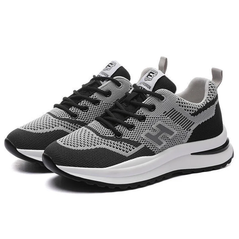 Spring Summer New Flying Ladies Sneakers Fashion Joker Running Mesh Breathable Casual Female Student Disposable Court Sneakers