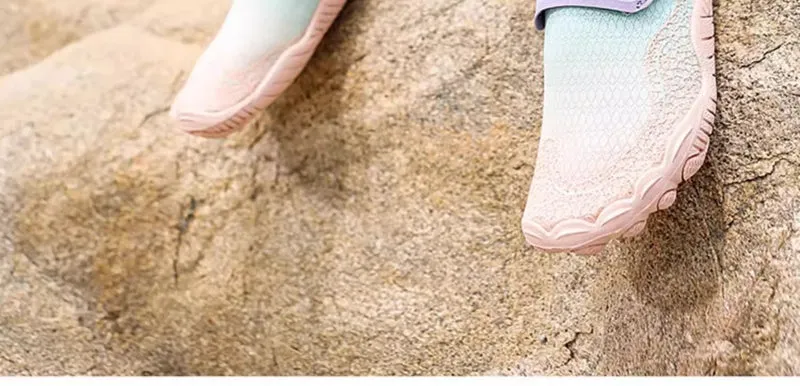 New beach shoes men's and women's anti-sand quick-drying sea-catching reef shoes seaside can be launched wading water-tracing non-slip fishing shoes