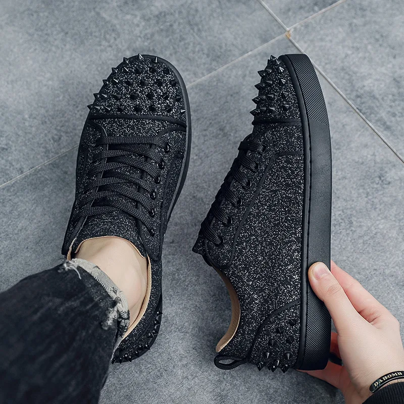 New Fashion Silver Trainers Glitter Spiky Shoes Men Lace Up Sneakers Low Top Shoes Red Sole Man Designer Sneaker With Spikes