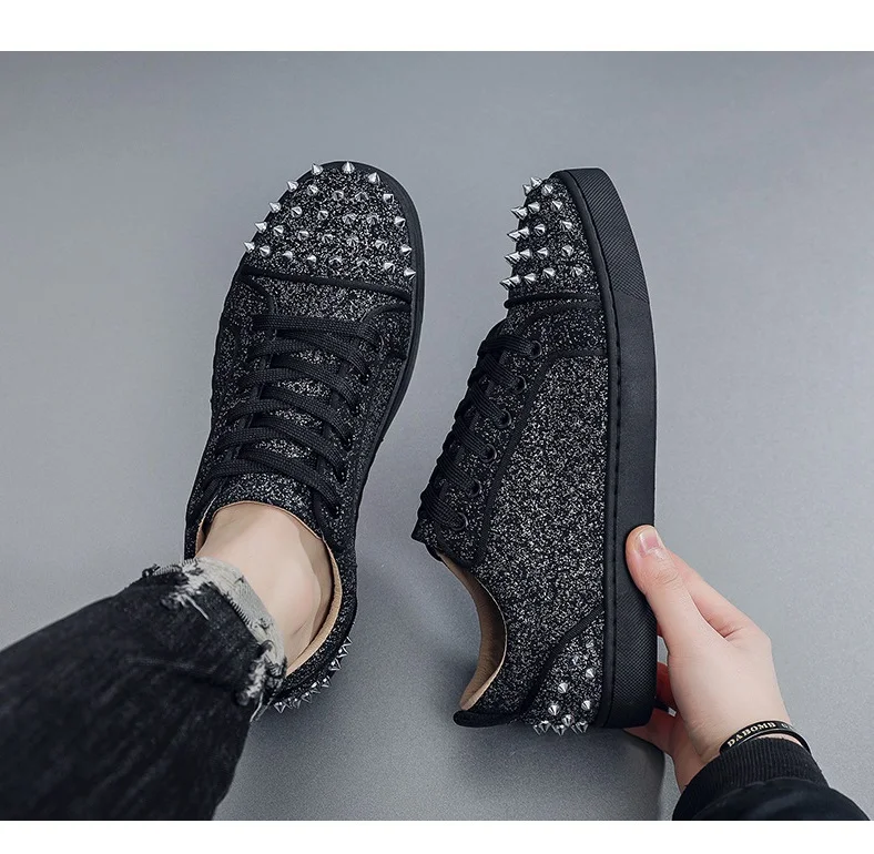 New Fashion Silver Trainers Glitter Spiky Shoes Men Lace Up Sneakers Low Top Shoes Red Sole Man Designer Sneaker With Spikes