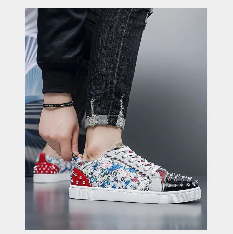 New Fashion Silver Trainers Glitter Spiky Shoes Men Lace Up Sneakers Low Top Shoes Red Sole Man Designer Sneaker With Spikes