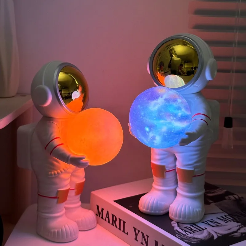 Space Man Hugging the Night Sky Bluetooth Speaker Dreamy Starry Sky Audio System Subwoofer Night Light Decoration Creative Gift