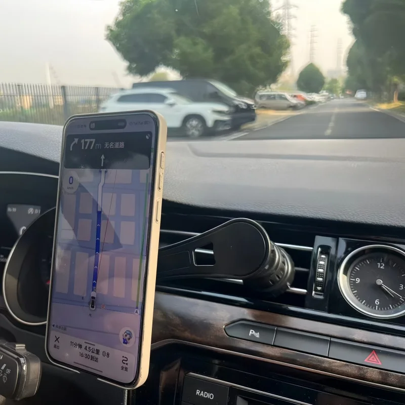 Magsafe Car Phone Holder, Strong Magnetism High-Quality Support for One-Handed Use Metal Hook Magnetic Car Phone Mount