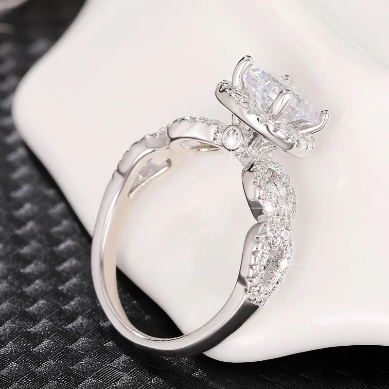 Q175 Women's White Gold Diamond Engagement Ring Round Brilliant Cut Natural G Color Halo Setting