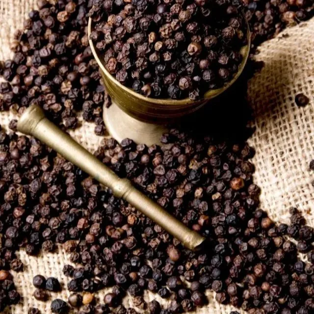 Premium Dried AD Black Pepper Export Quality Whole Bold Berries High Pungency Rich Aroma Cleaned Graded Bulk Supply Kerala India