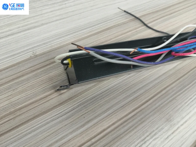 GE-UltraMax 120-277V Input 36W 700mA Max Output 84887 D036MP30X70V2SM 0-10V Dimming Programmable LED Driver