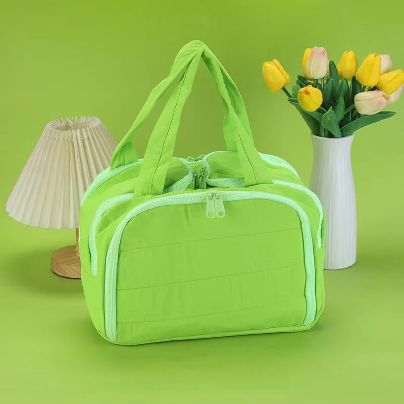 Fashionable and Simple 2025 New Style Makeup Bag, Large Capacity, Divided and Layered Toiletry Bag, Portable Travel Makeup Storage Bag