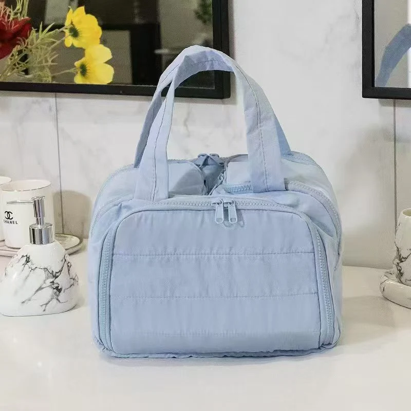 Fashionable and Simple 2025 New Style Makeup Bag, Large Capacity, Divided and Layered Toiletry Bag, Portable Travel Makeup Storage Bag