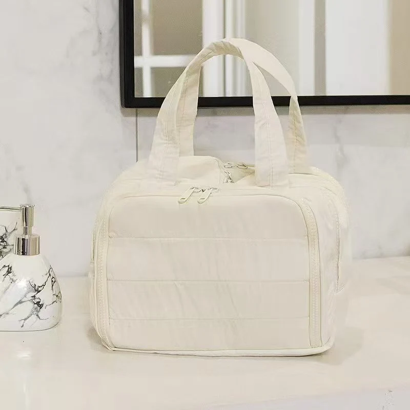 Fashionable and Simple 2025 New Style Makeup Bag, Large Capacity, Divided and Layered Toiletry Bag, Portable Travel Makeup Storage Bag