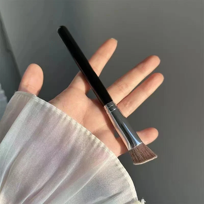 Cangzhou Makeup Brush, Oblique Triangle Iron, Highlight Brush to Brighten Tear Troughs, Middle Nasolabial Folds Brush, Eye Head Traceless Concealer Brush
