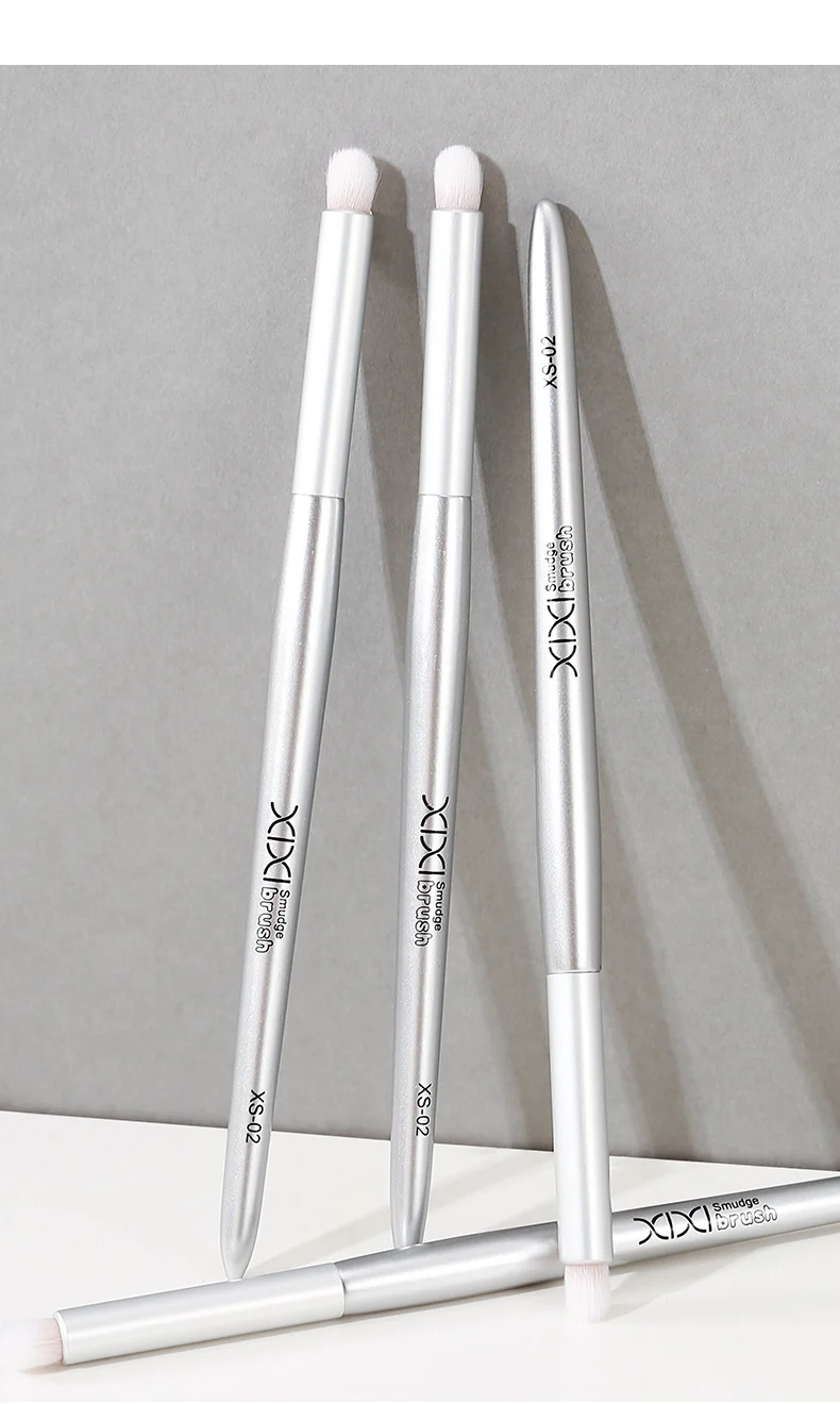 Xixi light feather round dizziness dye brush concealer brush does not eat powder does not card line concealer eyeliner lip brush foundation brush makeup