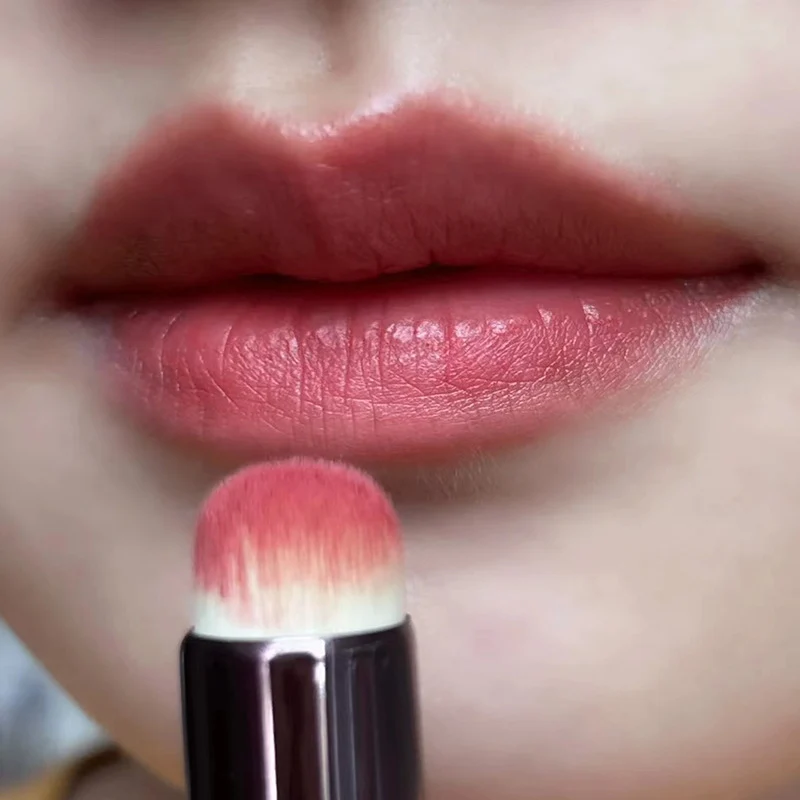 Round Head lip brush lipstick brush beauty tools concealer brush blooming brush portable lip makeup brush wholesale one-piece delivery