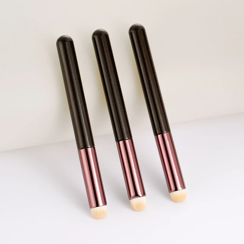Round Head lip brush lipstick brush beauty tools concealer brush blooming brush portable lip makeup brush wholesale one-piece delivery